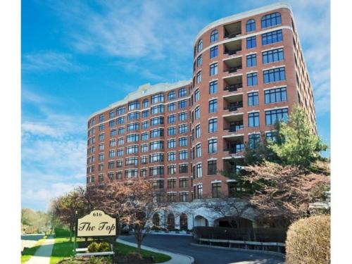 Top-bldg-photo.jpg